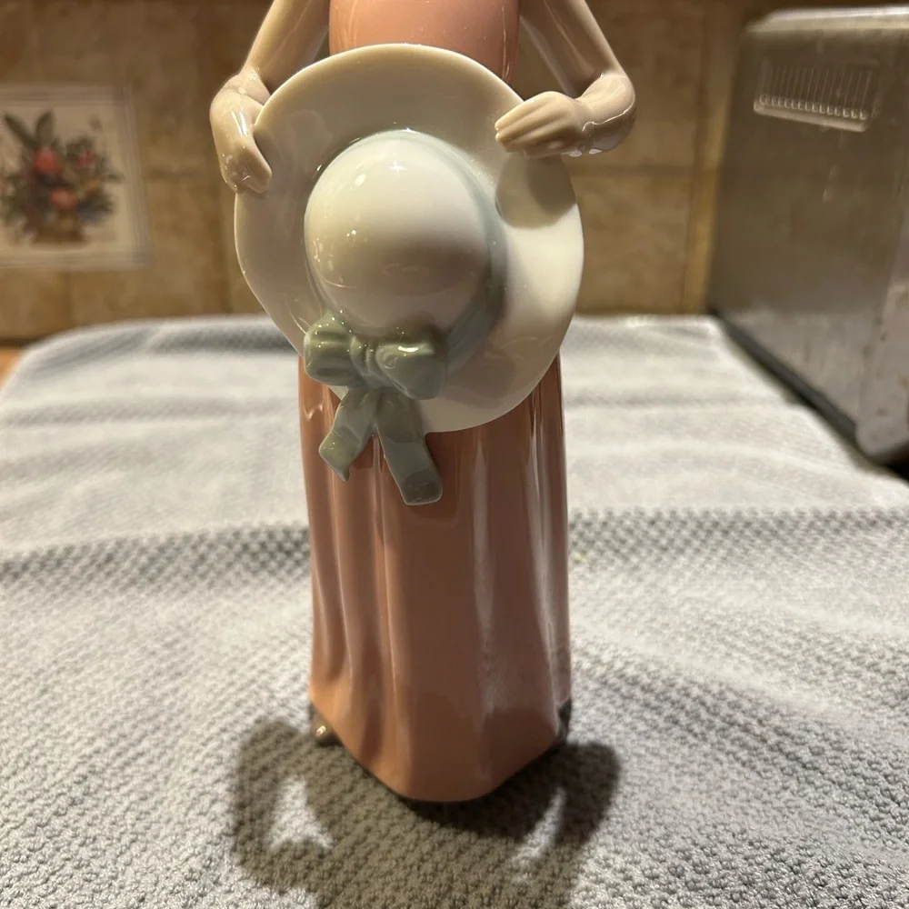 Lladro “The Dreamer” porcelain figurine. Issued 1978, retired in 1999. #5008 - Picture 5 of 10
